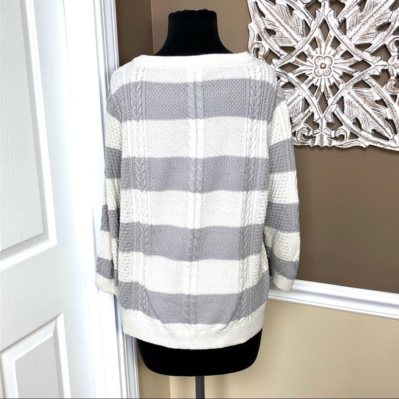 ⭐️ Lands End Gray and White Striped Cable Knit Sweater Size LARGE - Picture 5 of 12